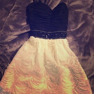 Beautiful party dress, size 9 Juniors